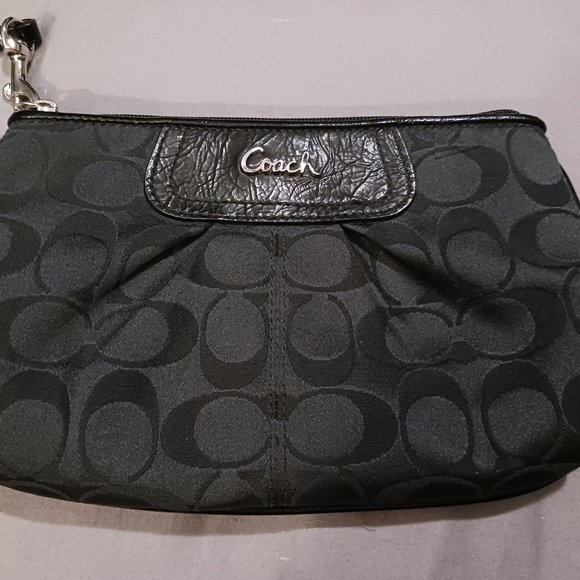 Like-New Vintage COACH Wristlet - Picture 11 of 12